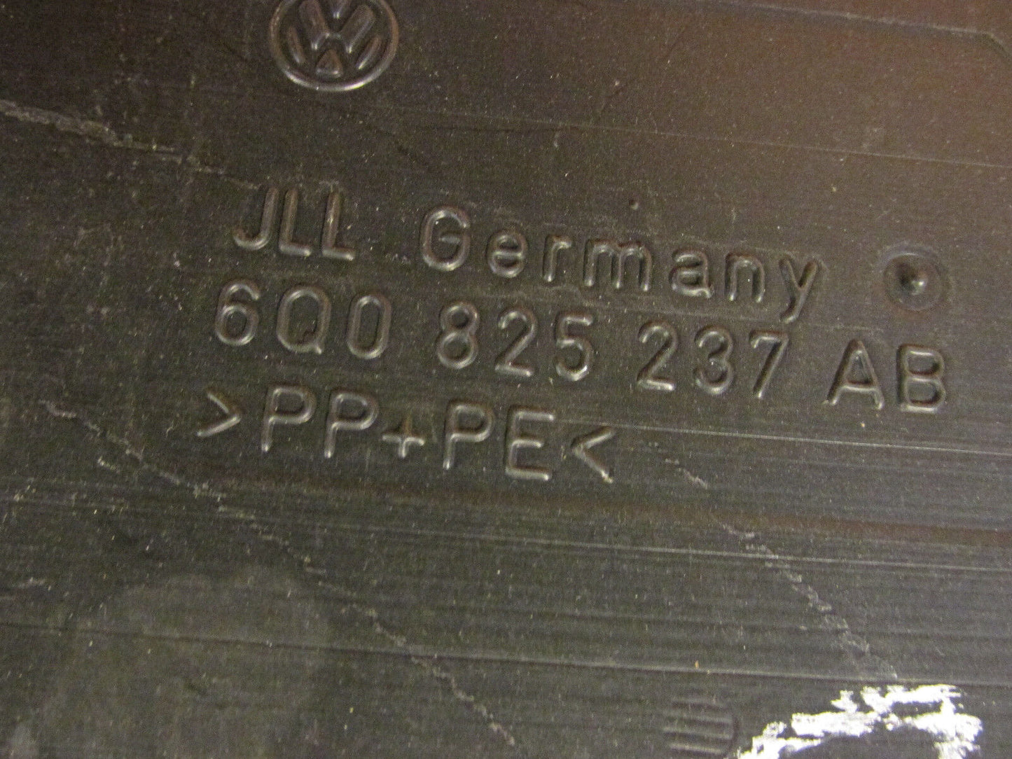 VW Polo Unterbodenverkleidung Boden Verkleidung original 6Q0 825 237 AB