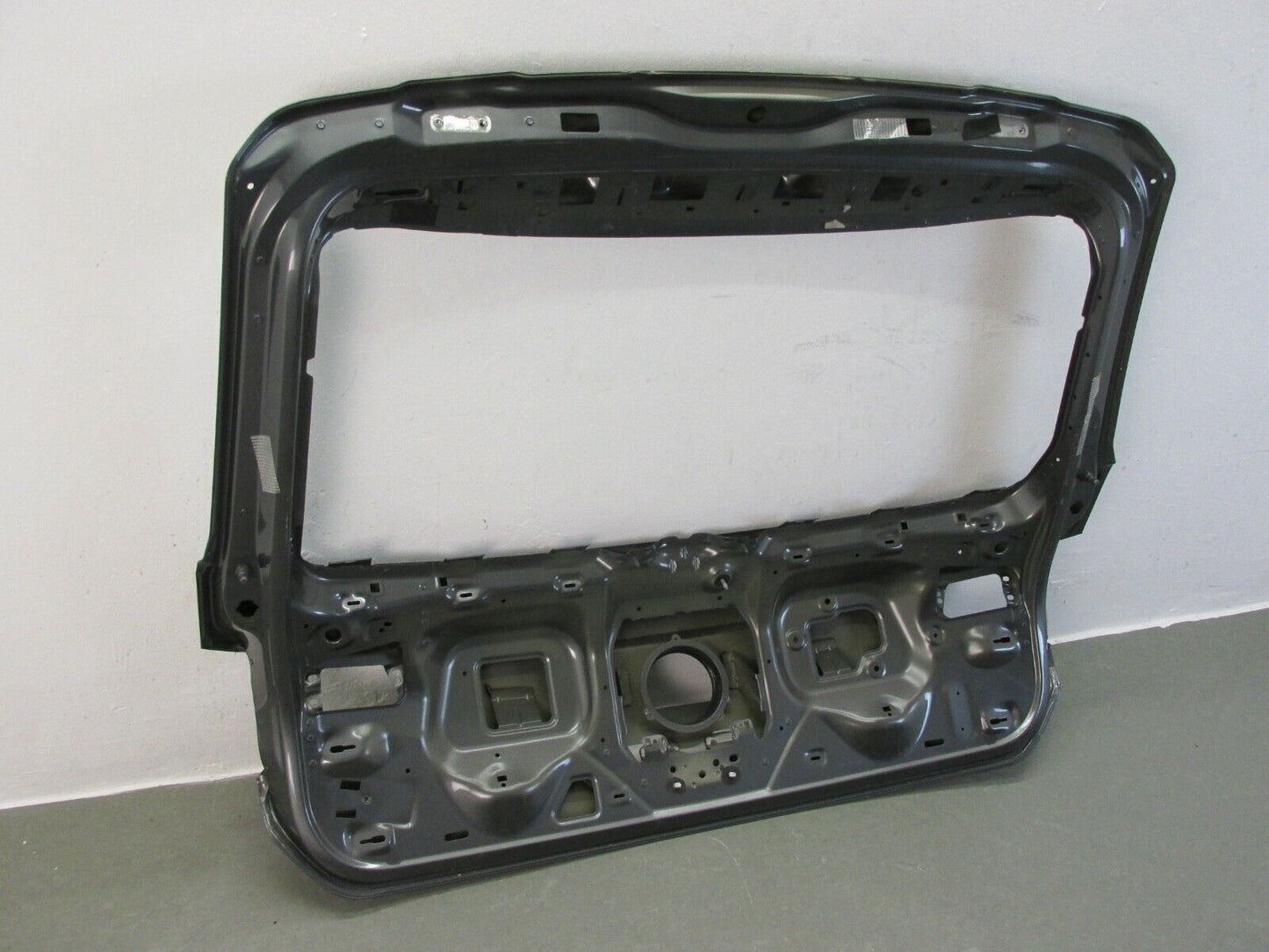 VW T- ROC Heckklappen Heckklappe Koffer Raum Tür original 2GA8271589