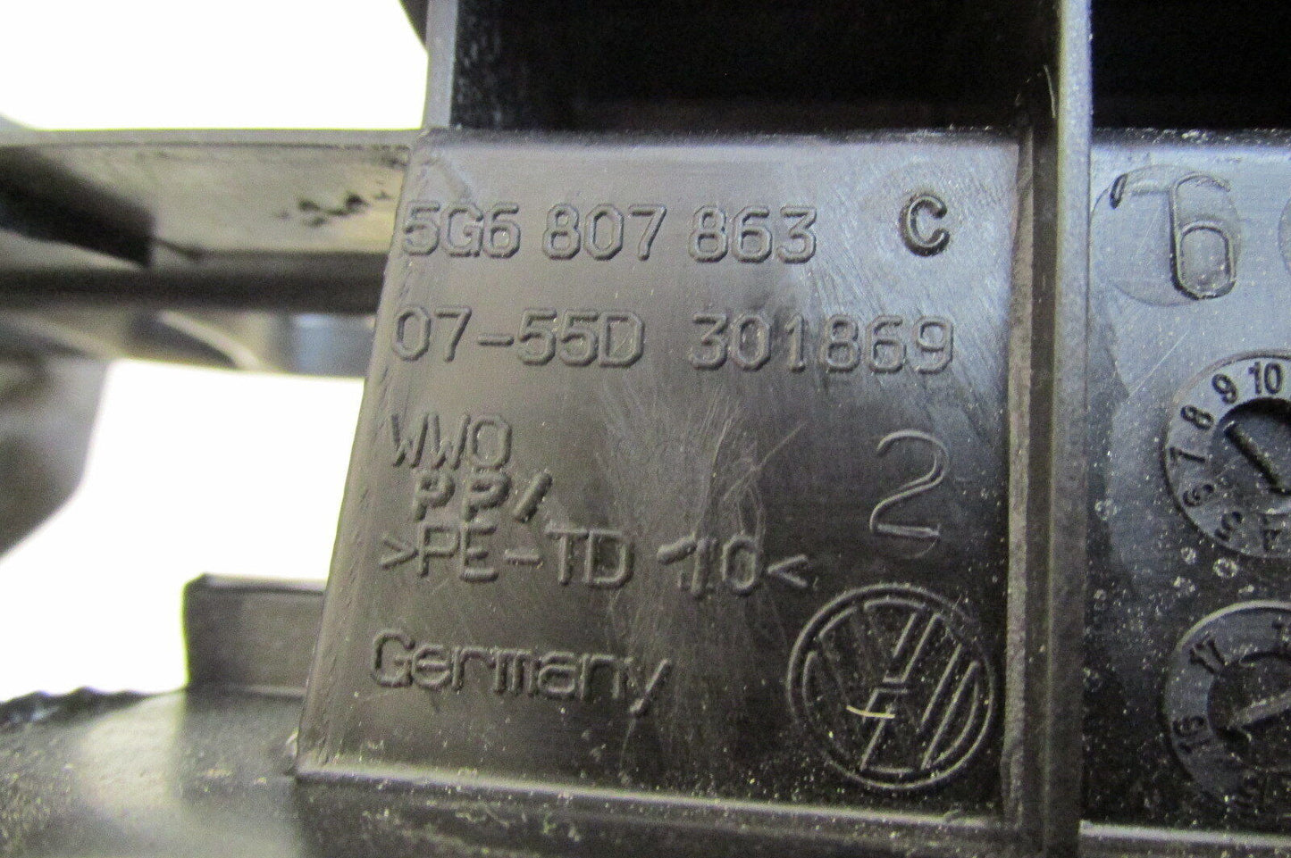 VW Golf 7 VII 5G Stoßstangenhalter Halter 5G6 807 863 Verstärkung original