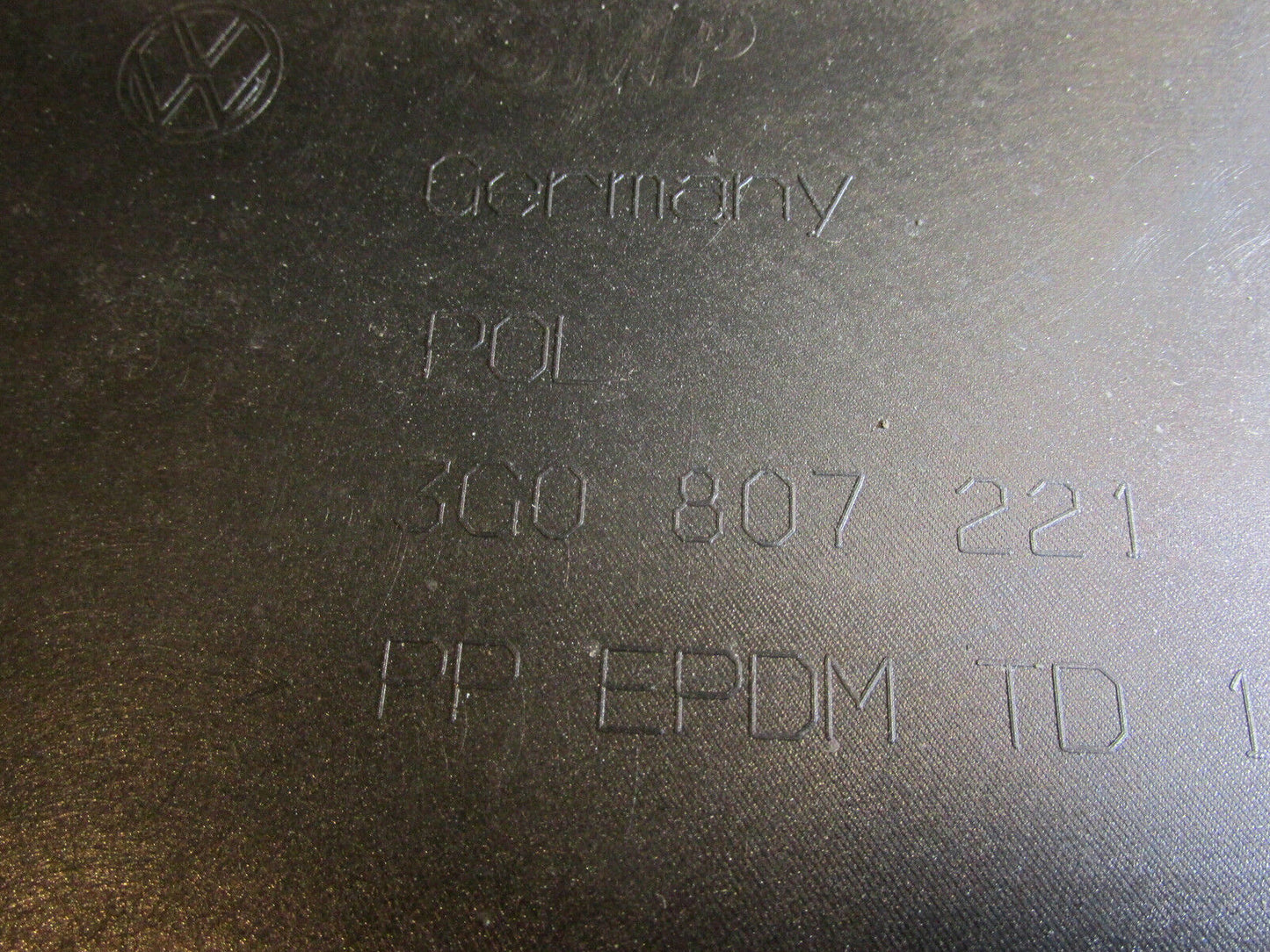 VW Golf 7 Stoßstange vorne - Frontschürze - Stoßfänger - original 3G0807221 PDC