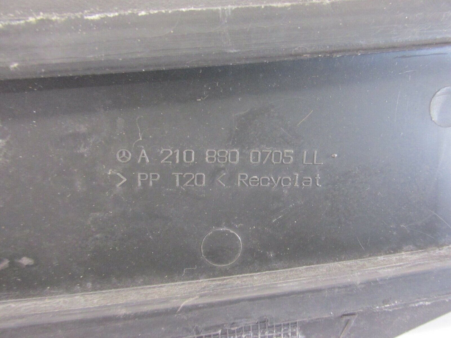 original Mercedes Abdeckung Gitter Motorhaube A 210 880 0705