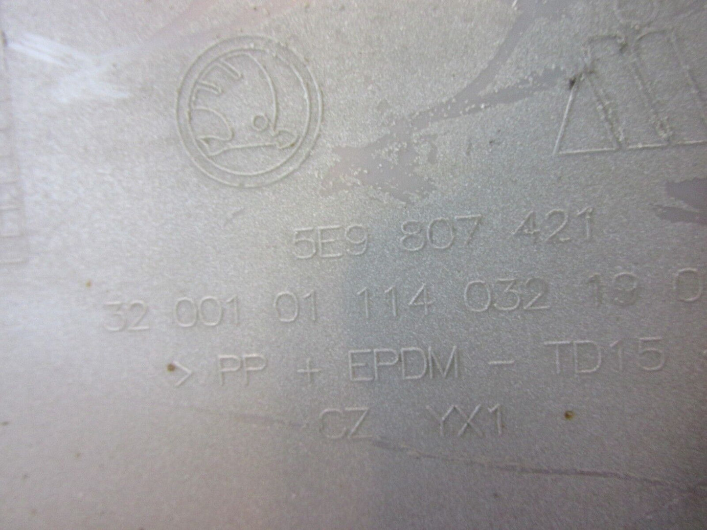 Skoda Kombi Stoßstange Hinten - Heckschürze - original 5E9809421 PDC