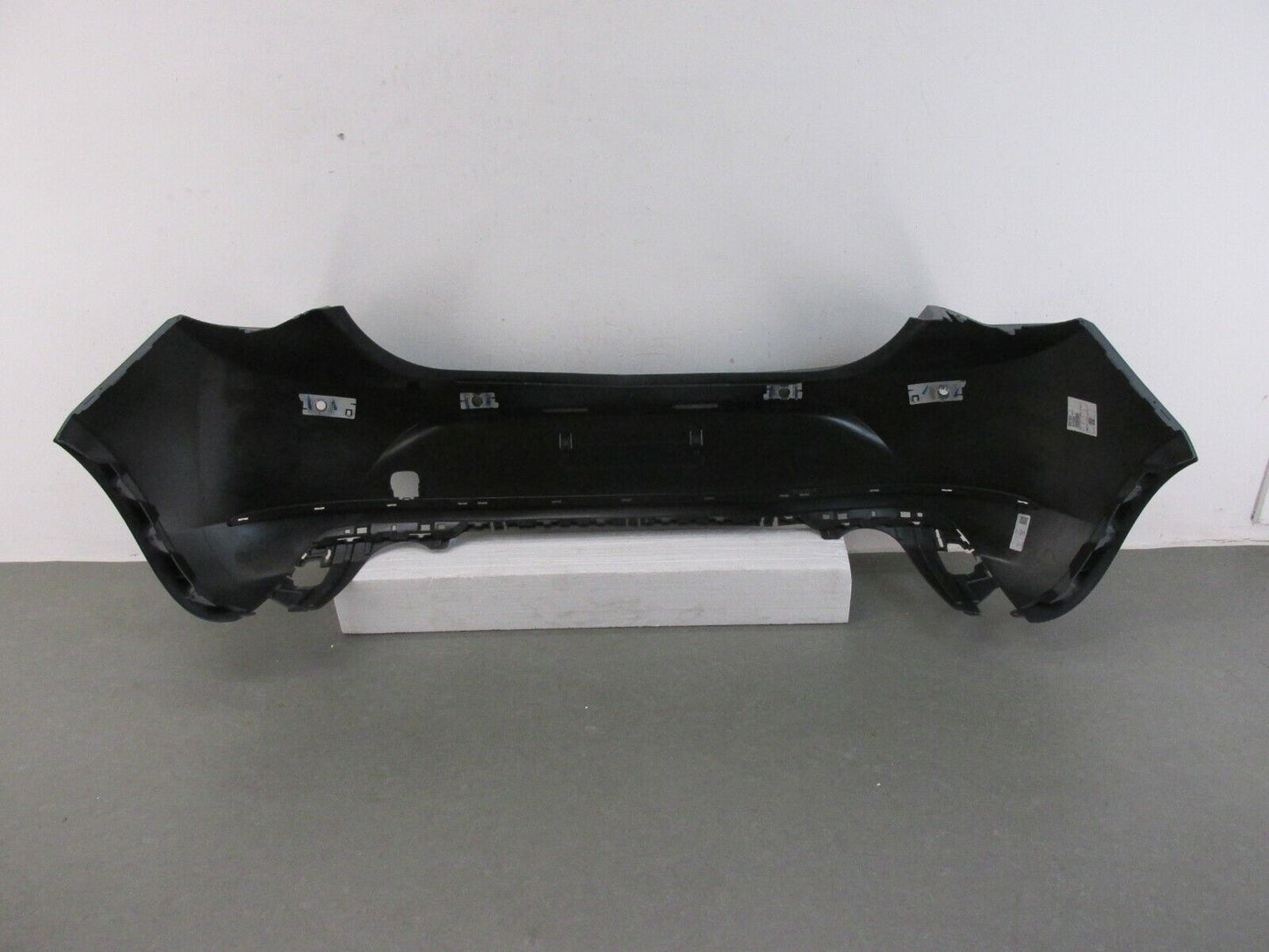 original Opel Astra J 1.4 Stoßstange hinten Stoßfänger Heckschürze 13368066 PDC