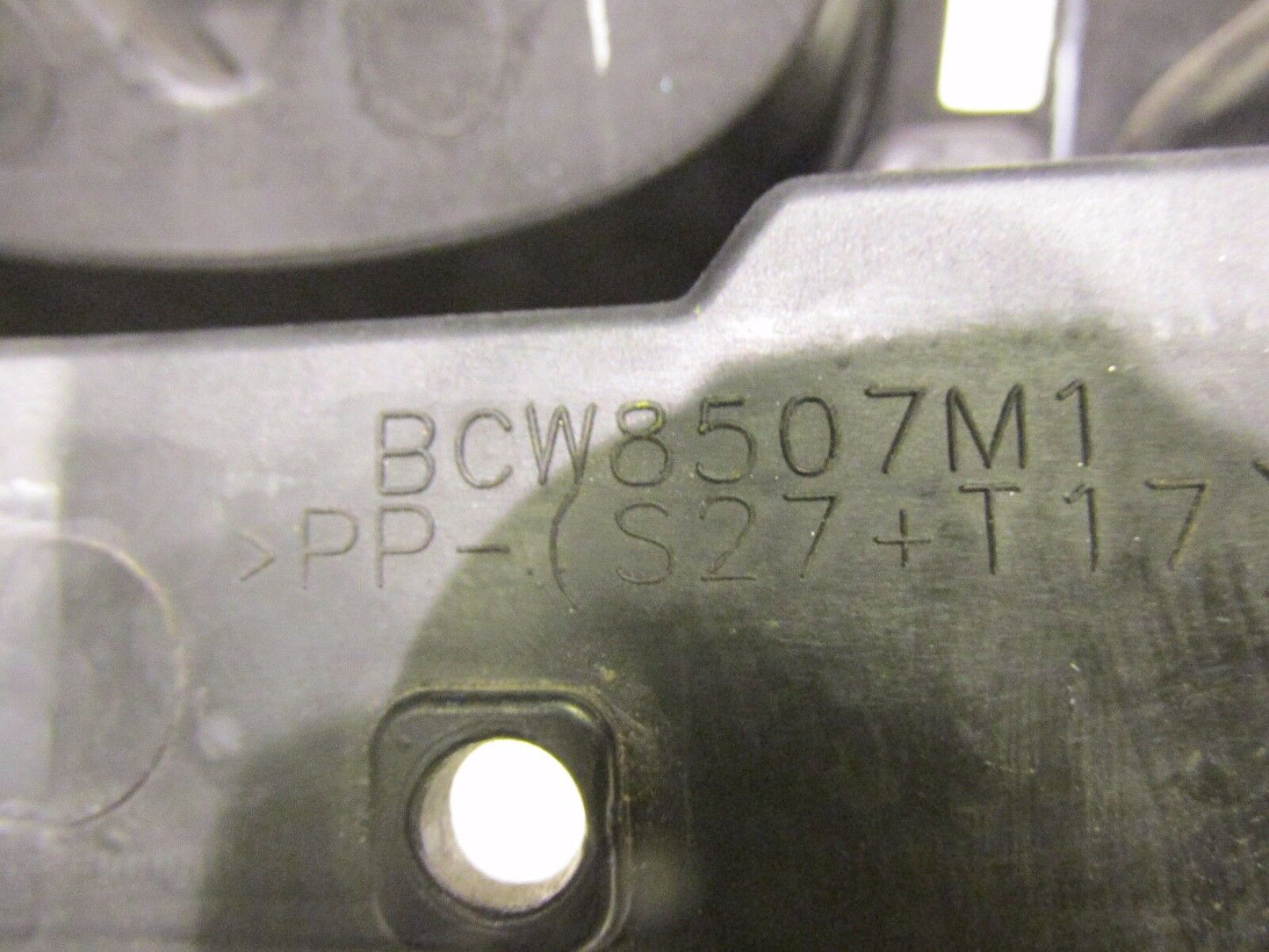 Mazda 3 original Grill Frontmaske Frontgträger Kühlergrill original BCW8507M1