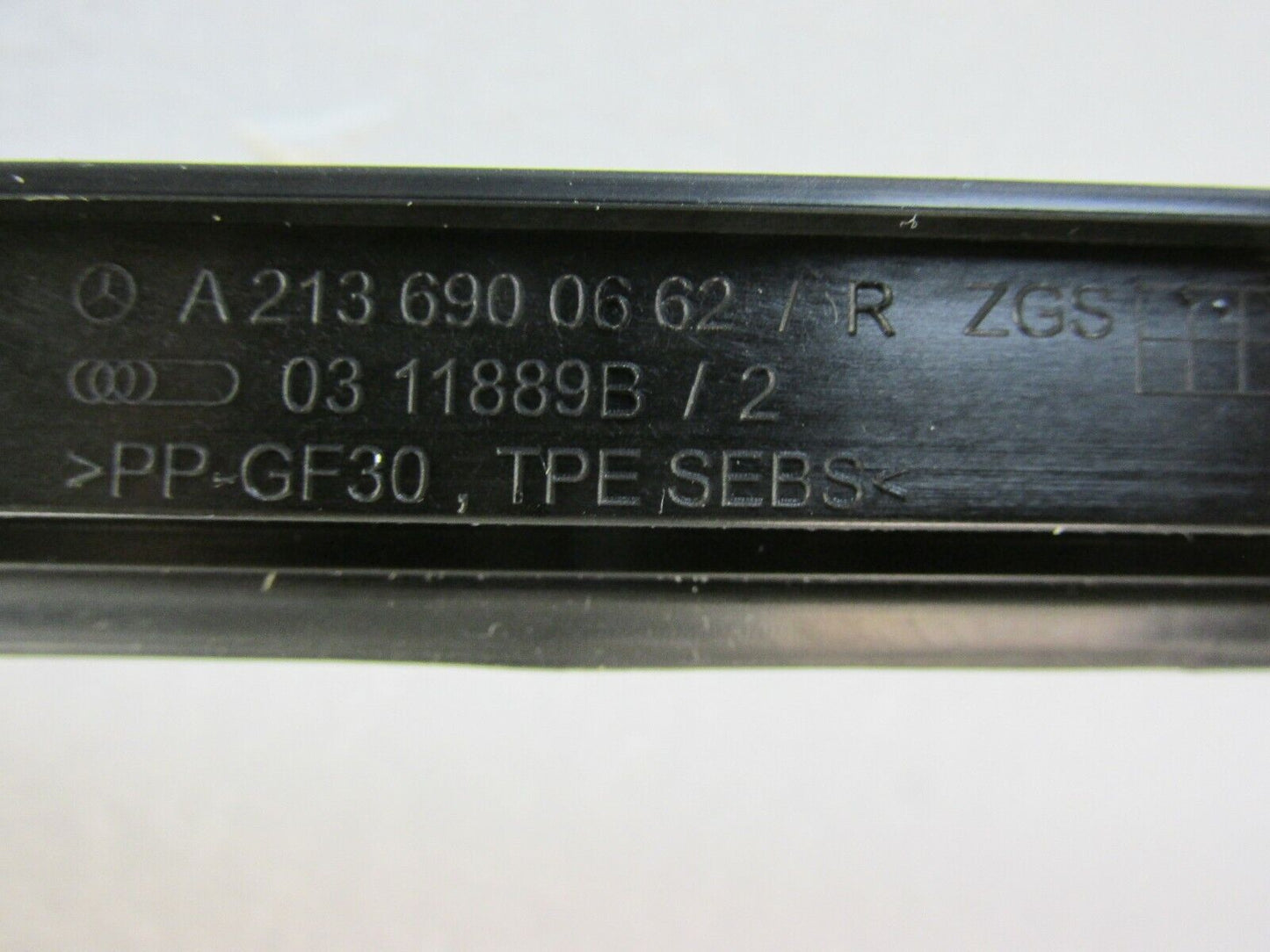 Mercedes E Klasse ABWEISLEISTE A2136900662