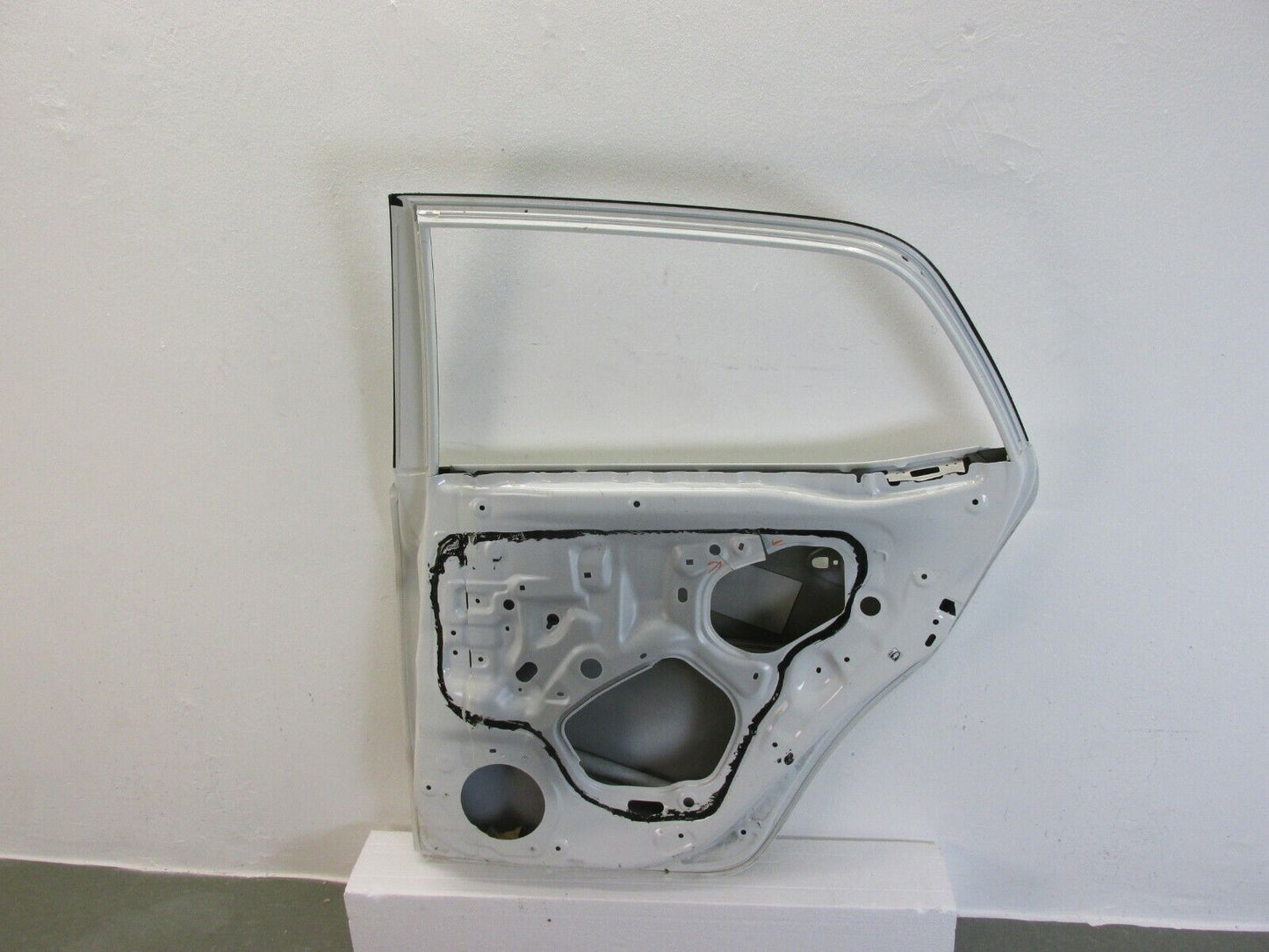 Toyota Yaris Tür hinten links Fahrerseite original