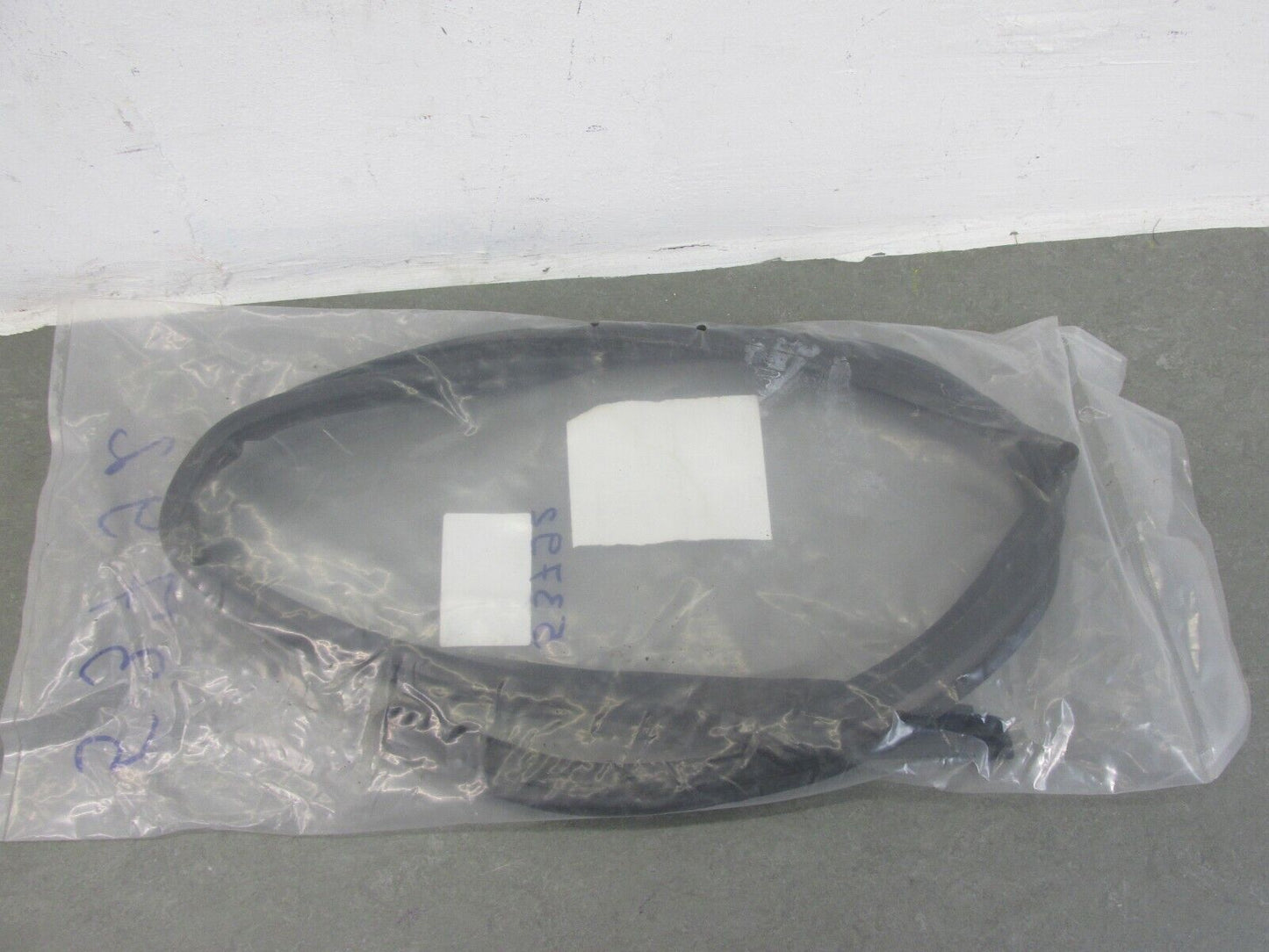 Neu original FENSTERFUERUNG DICHTUNG Opel 95061127