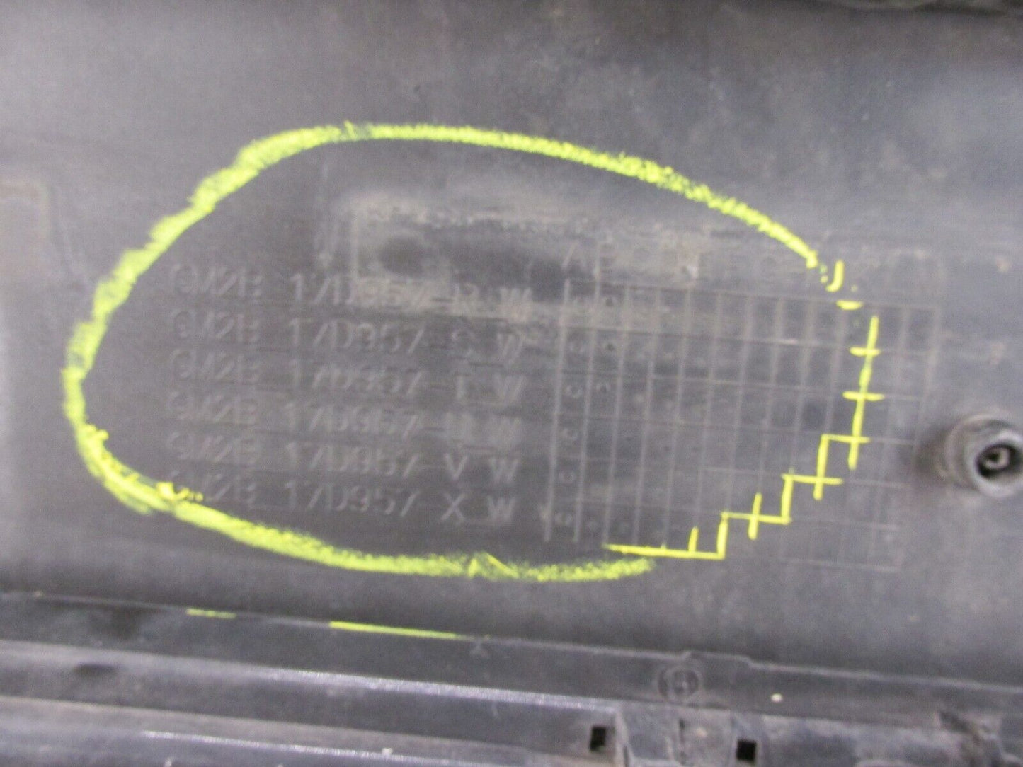 Ford Focus Stoßstange vorne Frontschürze Stoßfänger GM2B 17C831 R W