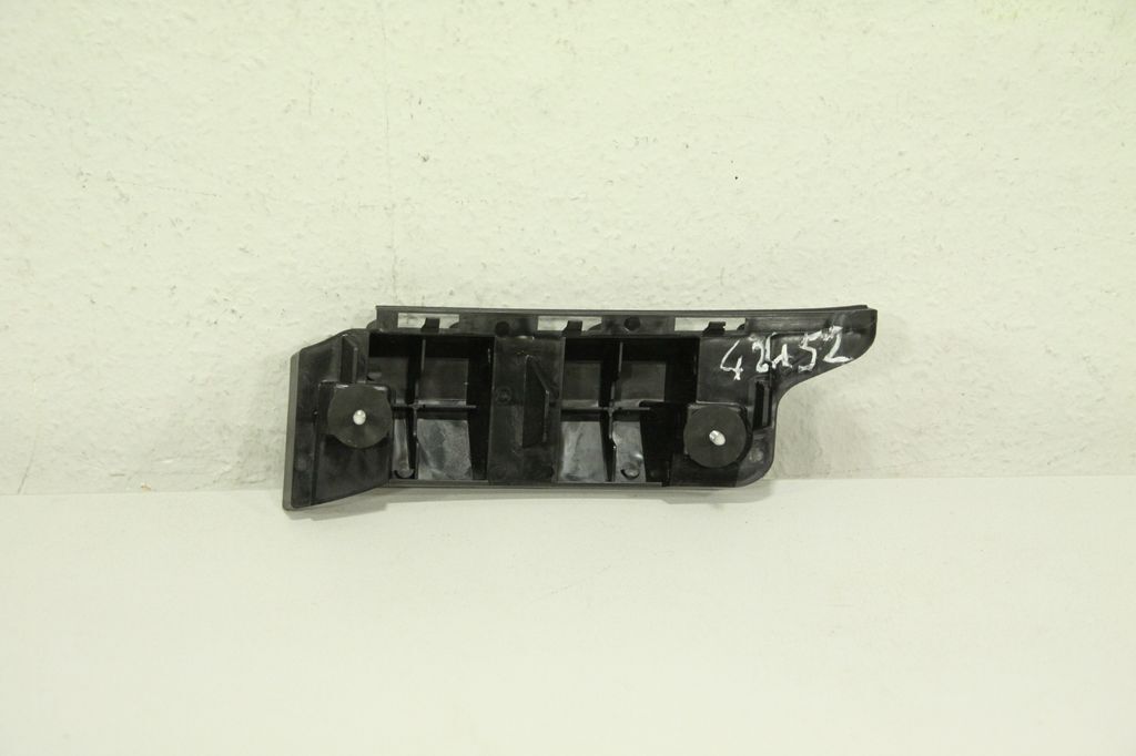 Mercedes W204 C Klasse Grundträger links A2048800103