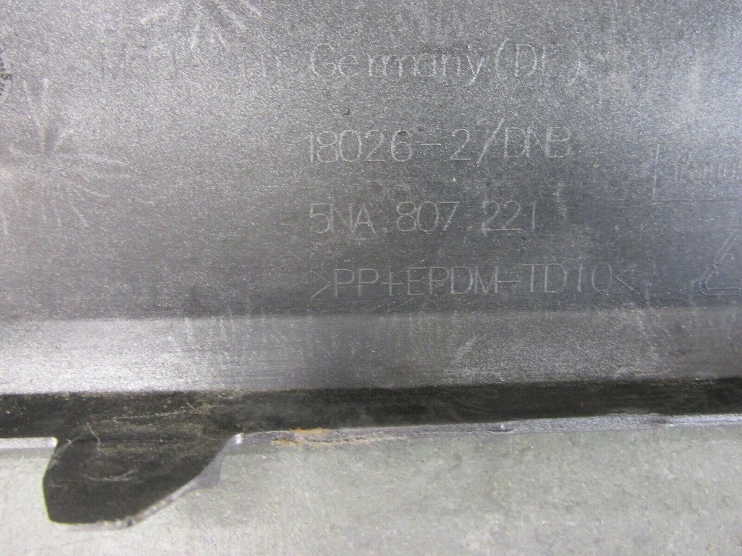 VW Tiguan Stoßstange vorne Stoßfänger Frontschürze original 5NA807221 SRA