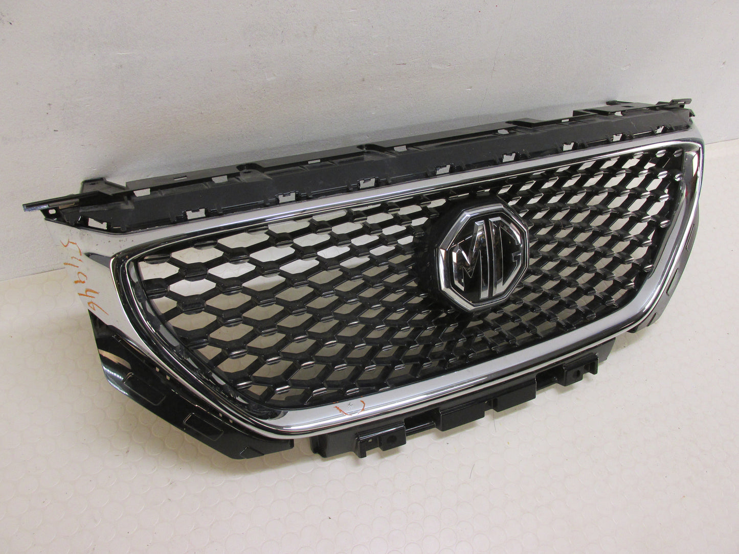MG Motor original Grill Frontmaske Frontgrill Kühlergrill 100211604