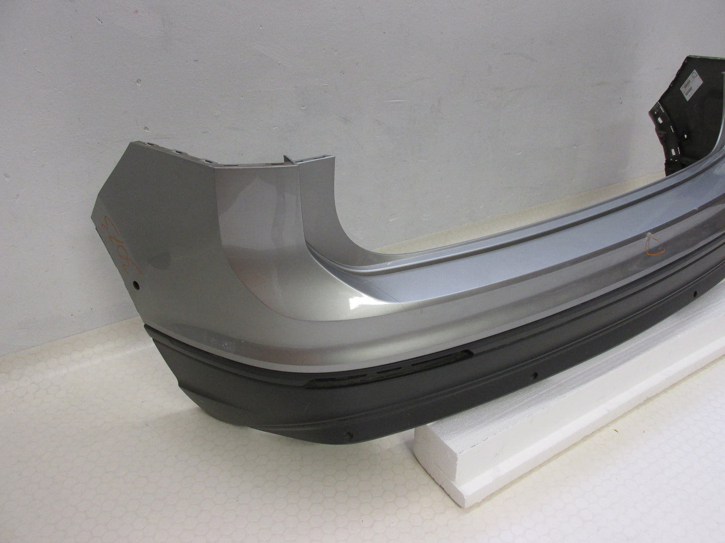 VW Tiguan Stoßstange Hinten Heckschürze original 5NA 807 417 PDC