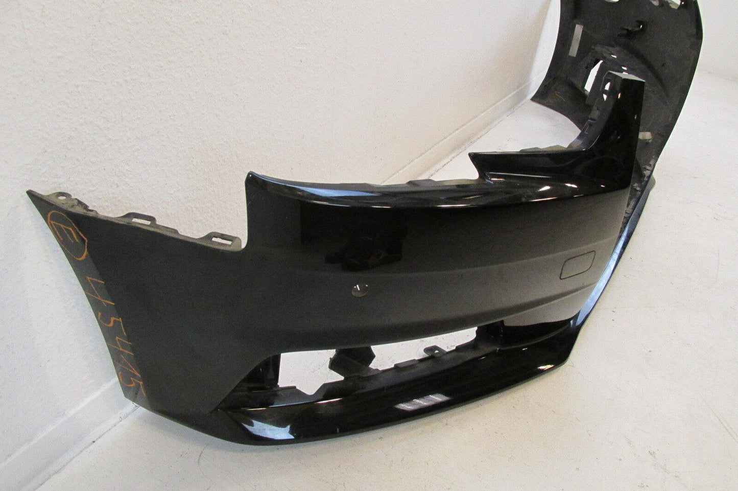 Audi A4 8W  Stoßstange vorne  Stoßfänger  Frontschürze 8W0807437 PDC