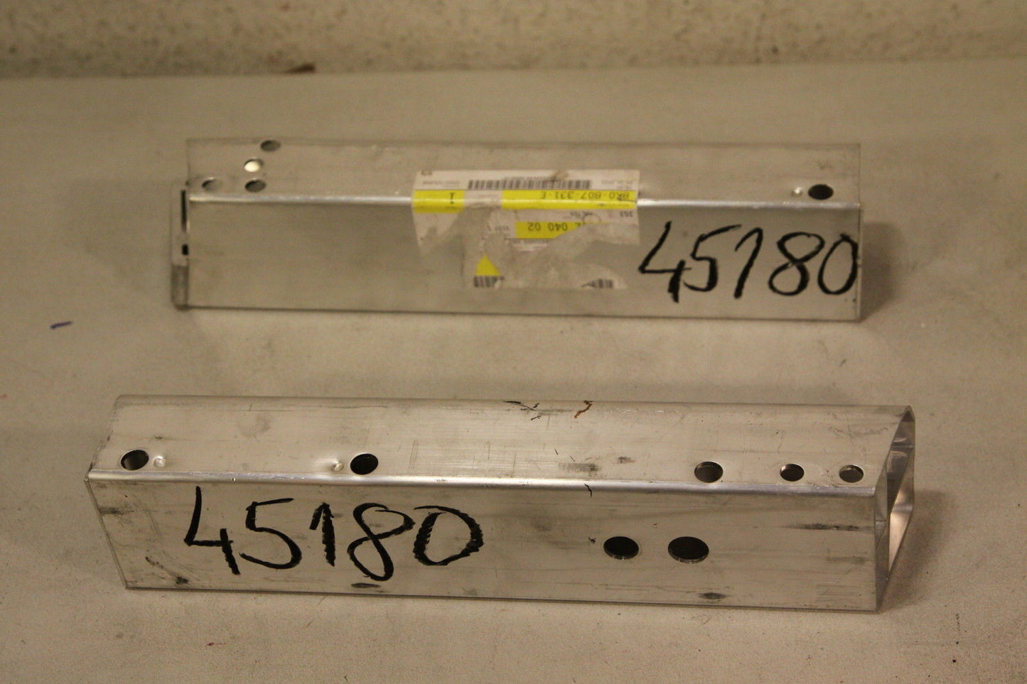 Audi A4 8K Stoßstangenträger  hinten  8K0807331 E  8K0807332 A  original