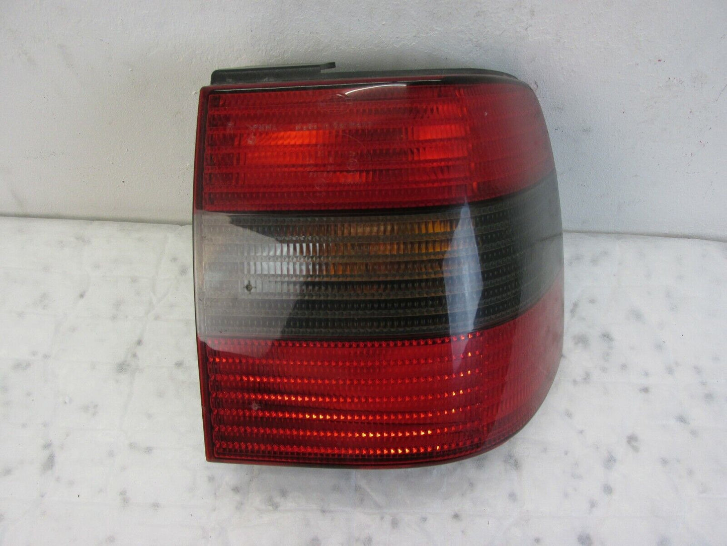 VW Passat  Rückleuchte hinten links Rücklicht original Heckleuchte 3A5835112