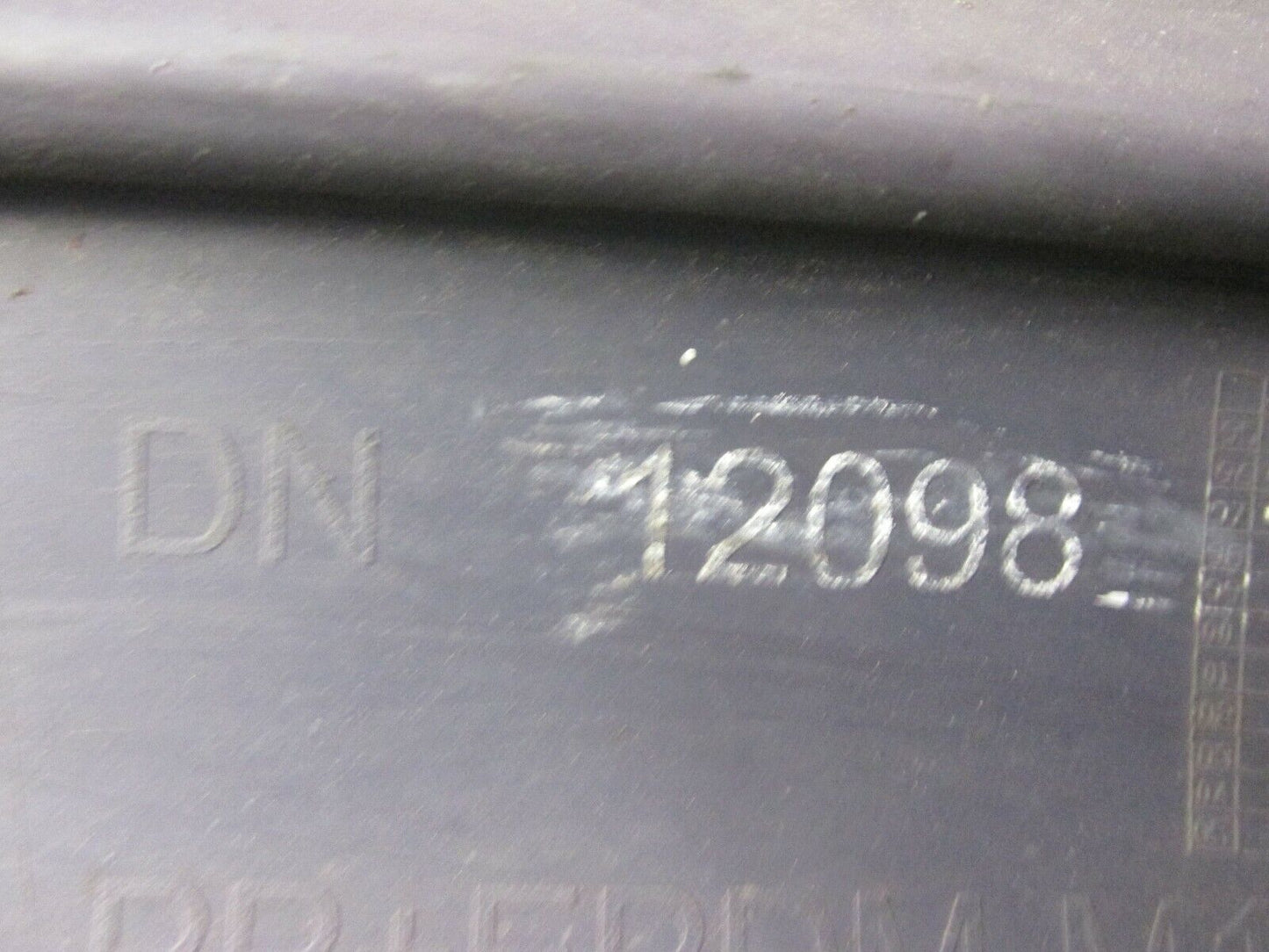Ford Fiesta  Stoßstange vorne  Stoßfänger  Frontschürze DN 12098