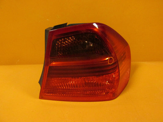 BMW 3 E90  Rückleuchte  rechts  Heckleuchte  original  6937458
