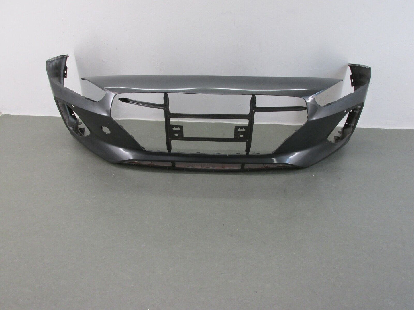 Hyundai i30 Stoßstange vorne Frontschürze Zubehör nicht original 13017201 PDC