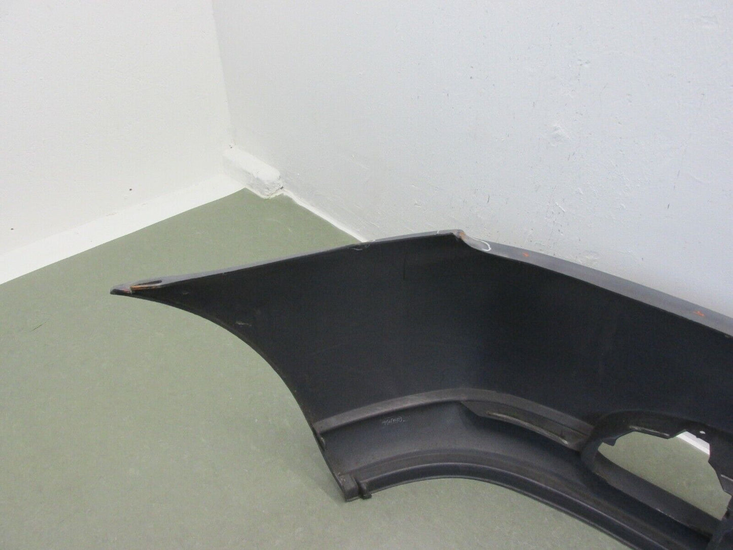 Ford Fiesta  Stoßstange vorne  Stoßfänger  Frontschürze DN 12098