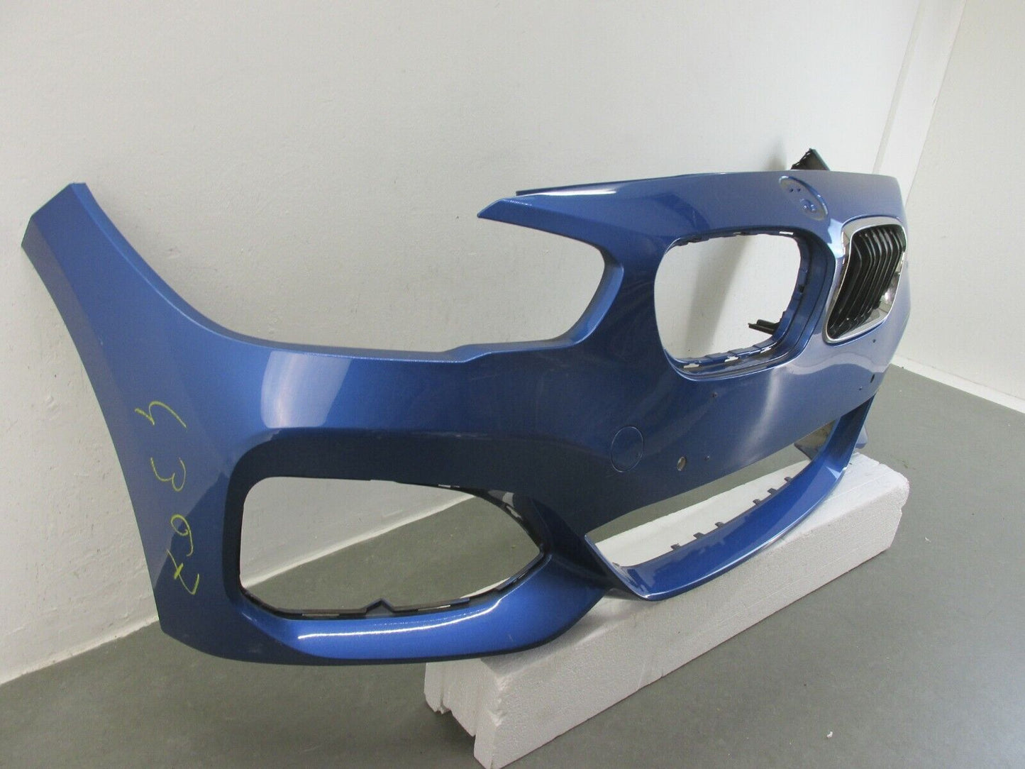 BMW 1 F20 M Paket Stoßstange vorne Stoßfänger Frontschürze 51118060283 Mit Riss