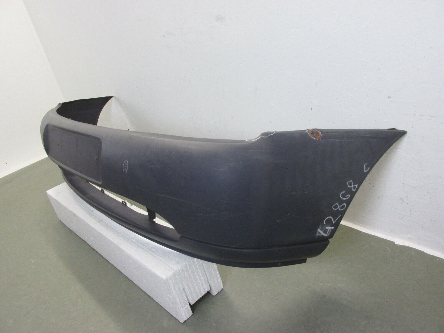 Ford Fiesta  Stoßstange vorne  Stoßfänger  Frontschürze DN 12098