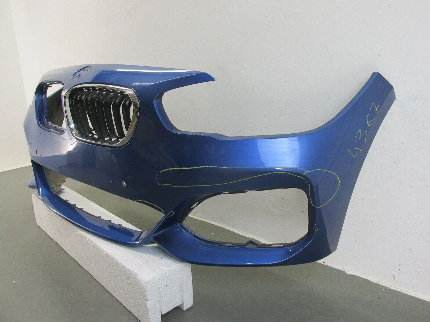 BMW 1 F20 M Paket Stoßstange vorne Stoßfänger Frontschürze 51118060283 Mit Riss