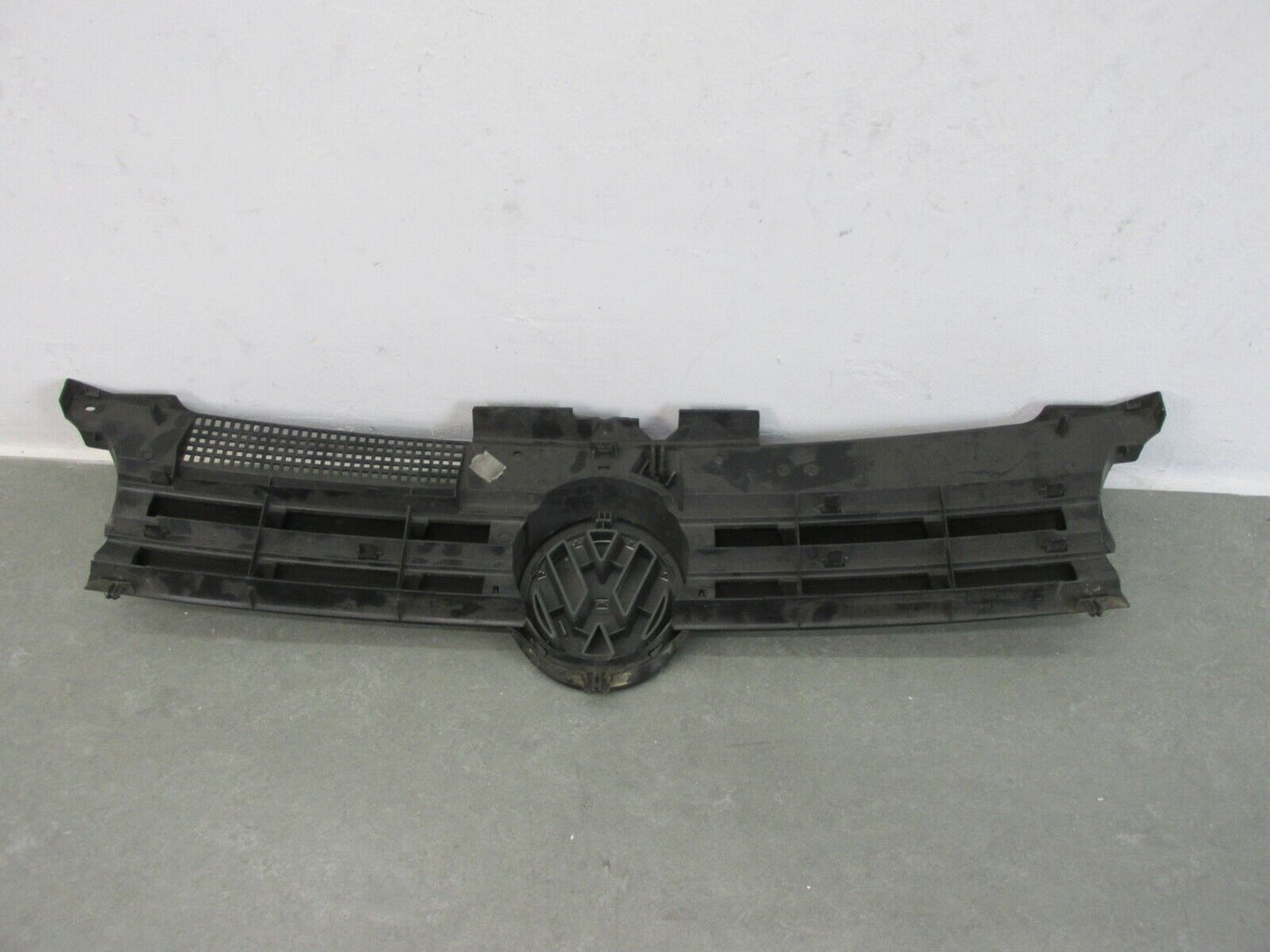VW Golf IV original Grill Frontmaske Frontgrill Kühlergrill 1J0853651F