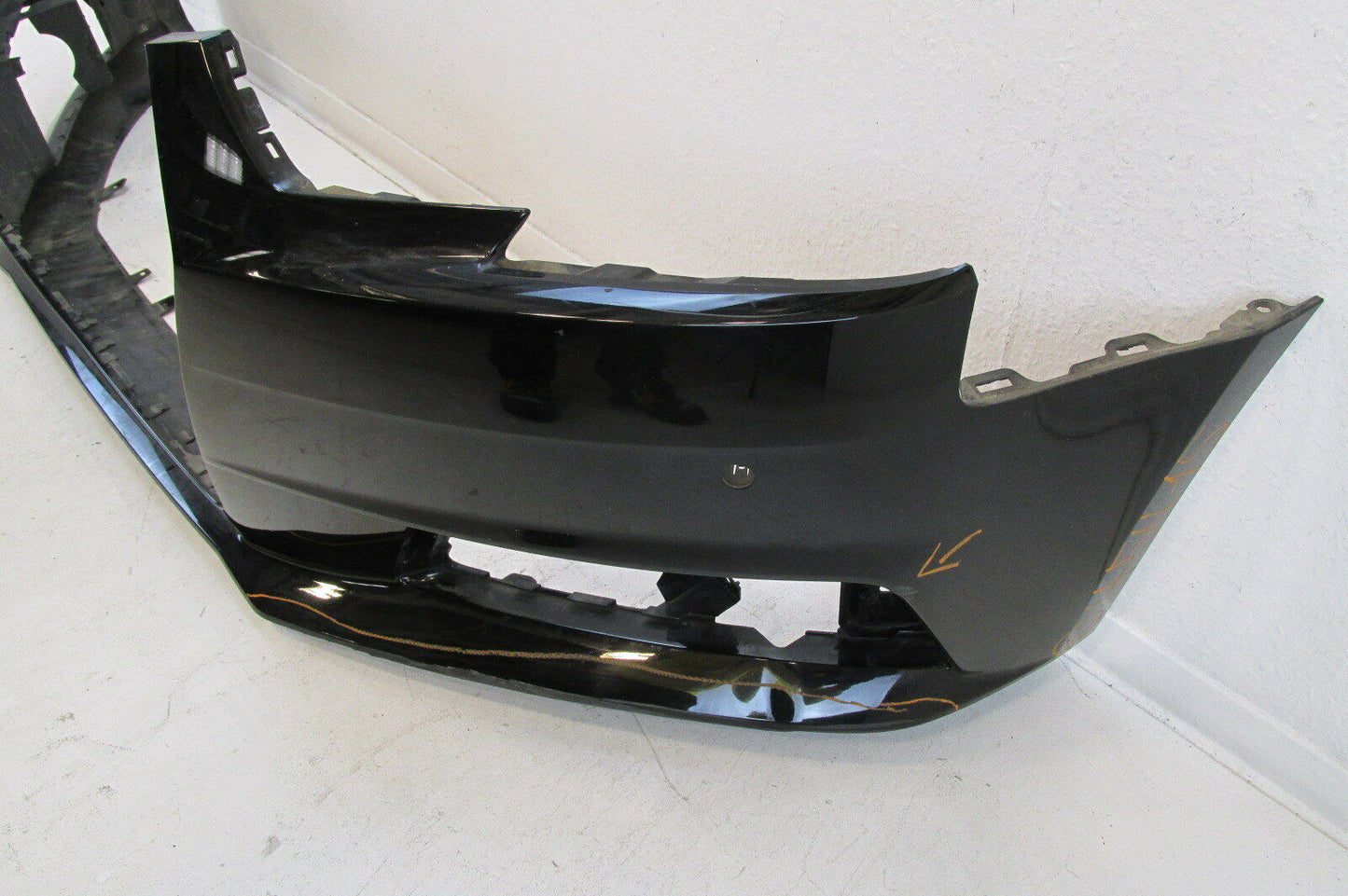 Audi A4 8W  Stoßstange vorne  Stoßfänger  Frontschürze 8W0807437 PDC