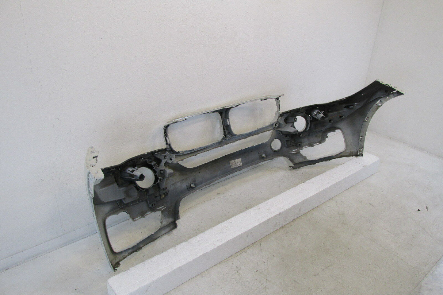 BMW X6 Stoßstange vorne  Stoßfänger  Frontschürze 51117303096 SRA