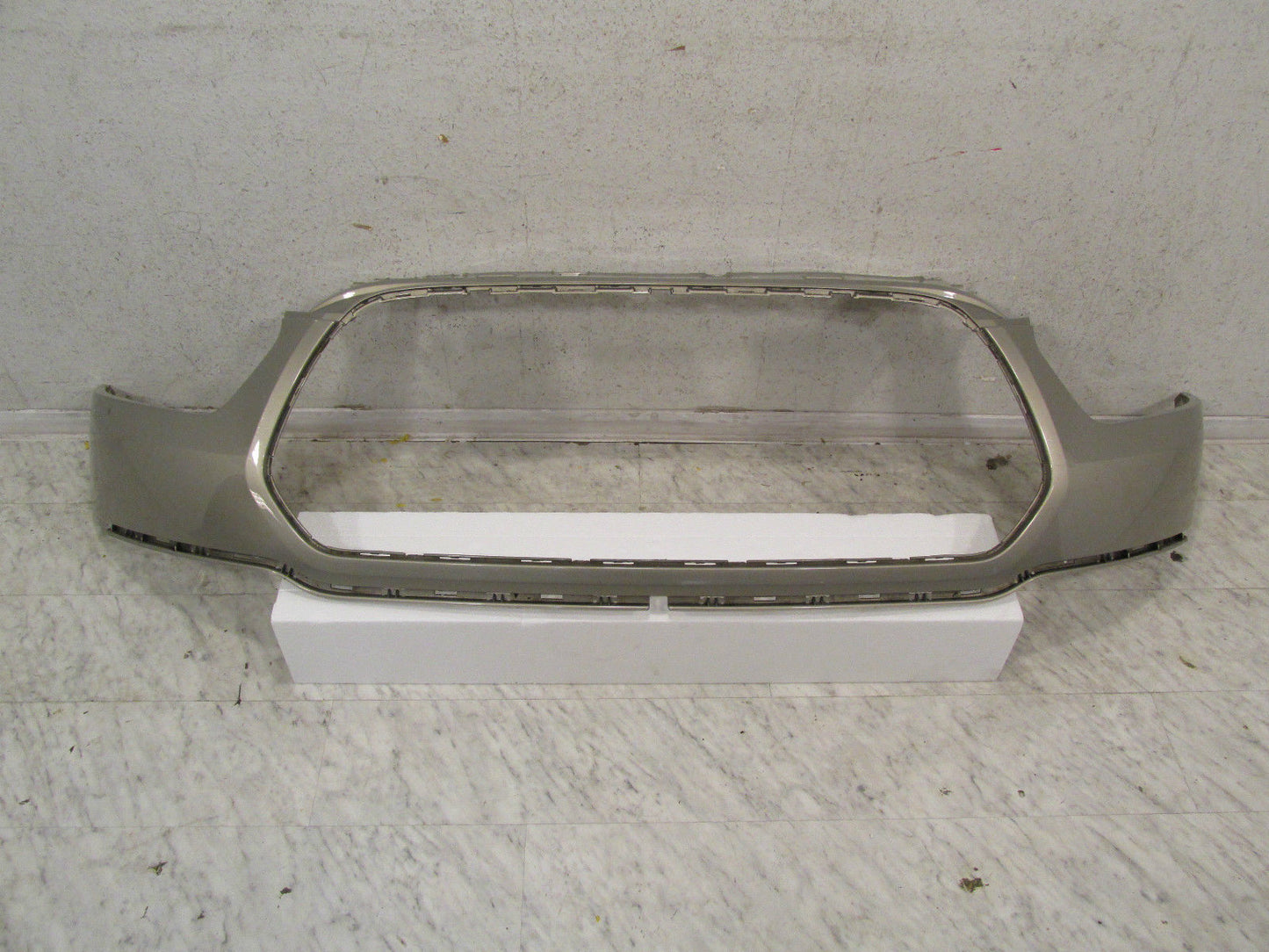 Ford Transit Neues Model   Stoßstange  vorne  BK3117F003  original