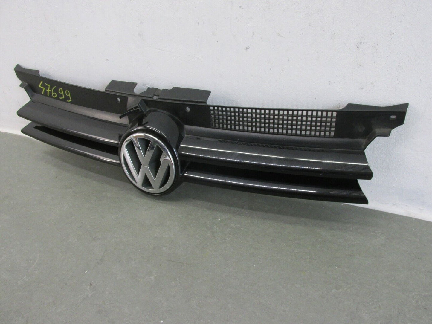 VW Golf IV original Grill Frontmaske Frontgrill Kühlergrill 1J0853651F