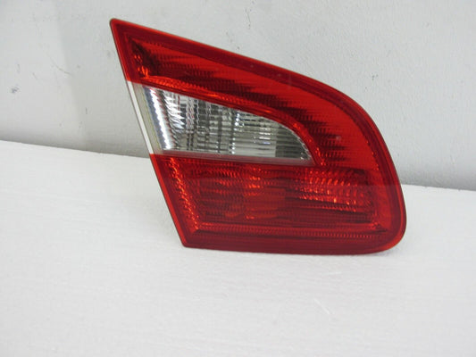 Skoda Superb Rücklicht  hinten links Fahrerseite original 3T5945093