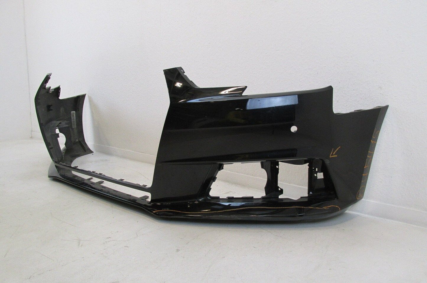 Audi A4 8W  Stoßstange vorne  Stoßfänger  Frontschürze 8W0807437 PDC